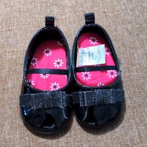 Black baby Patton leather shoes with bow.